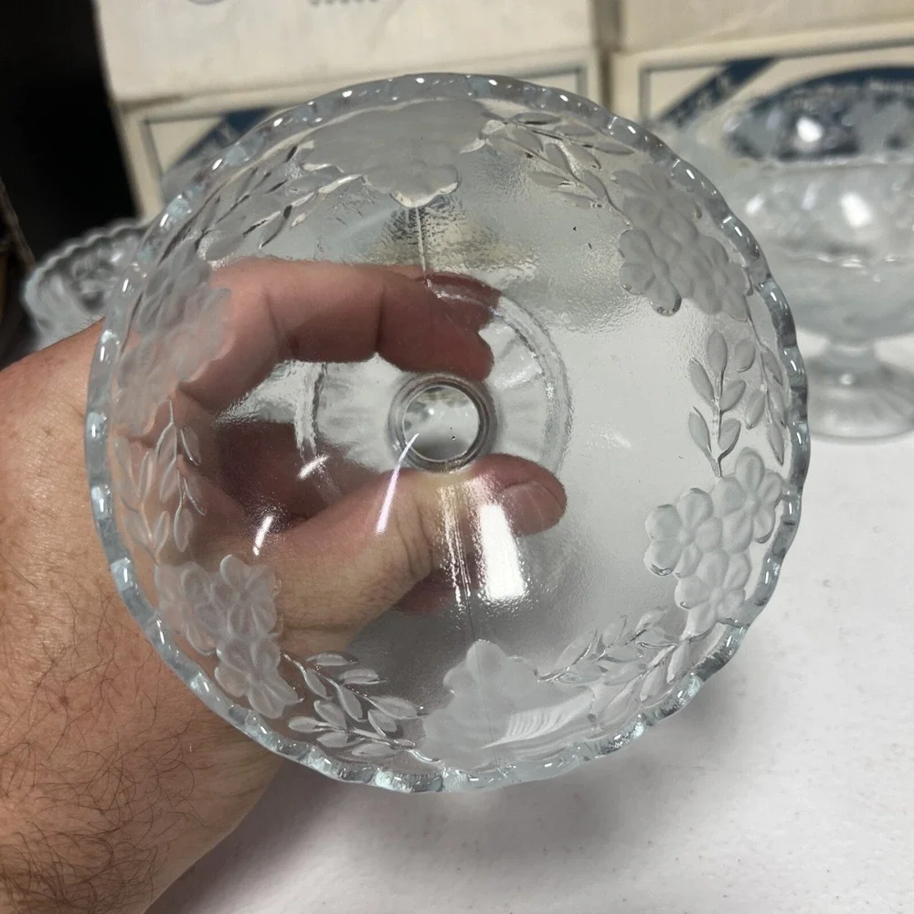 Set Of 8‎ Vintage Frosted Crystal Pedestal Bowls